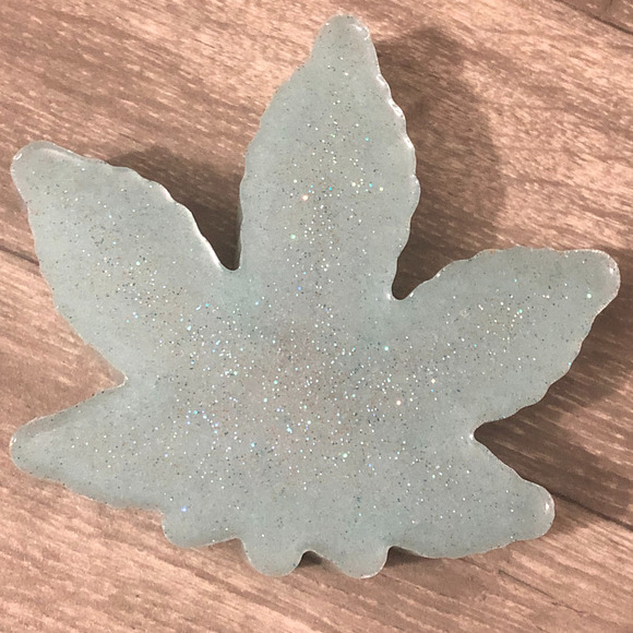 One-of-a-Kind Handmade Leaf Ashtray With Glitter - Picture 4 of 7